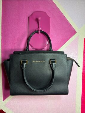 Michael Kors Selma Medium Black Saffiano Leather Satchel Crossbody Gold Hardware